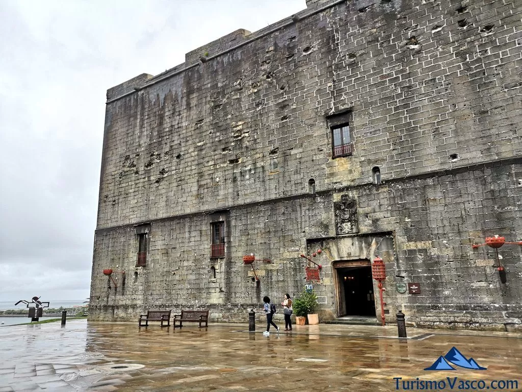 exterior castillo carlos v parador hondarribia 1024x768 1