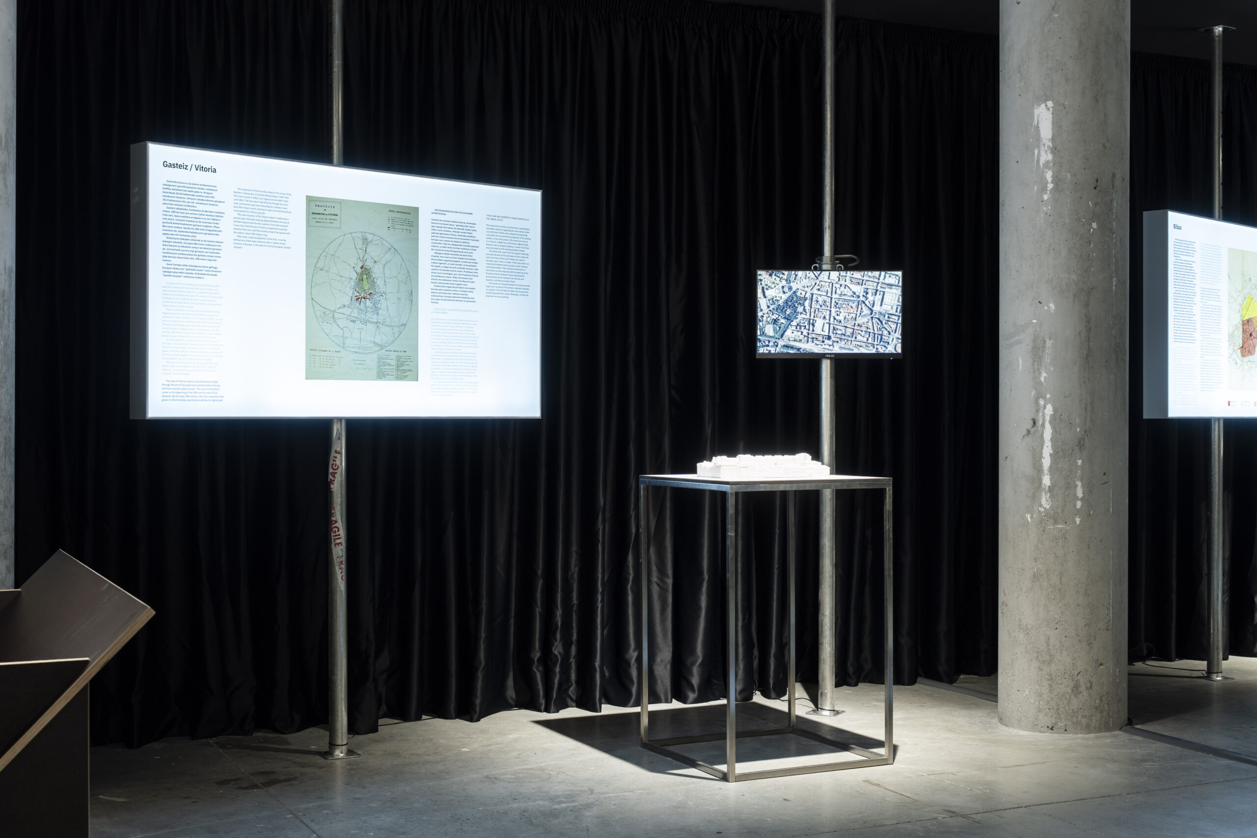 Foto general de la exposición ensanches en euskadi